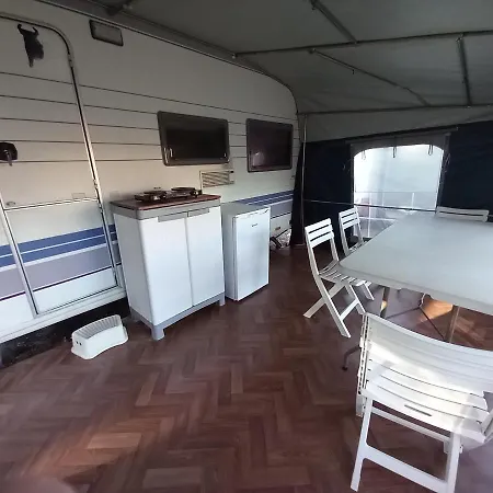 Caravan Near The Sea 6 Penzion Ugljan