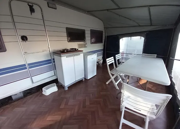 Caravan Near The Sea 6 Penzion Ugljan